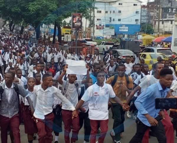 Gov’t Puts 201 MCSS Volunteer Teachers on Payroll Amid Students’ Mass Protest